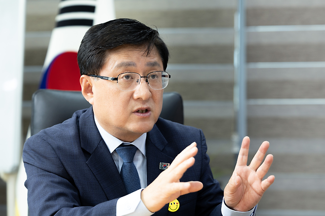 ▲김성환 기후에너지환경부 장관이 에너지경제신문과 인터뷰를 하고 있다. 기후에너지환경부