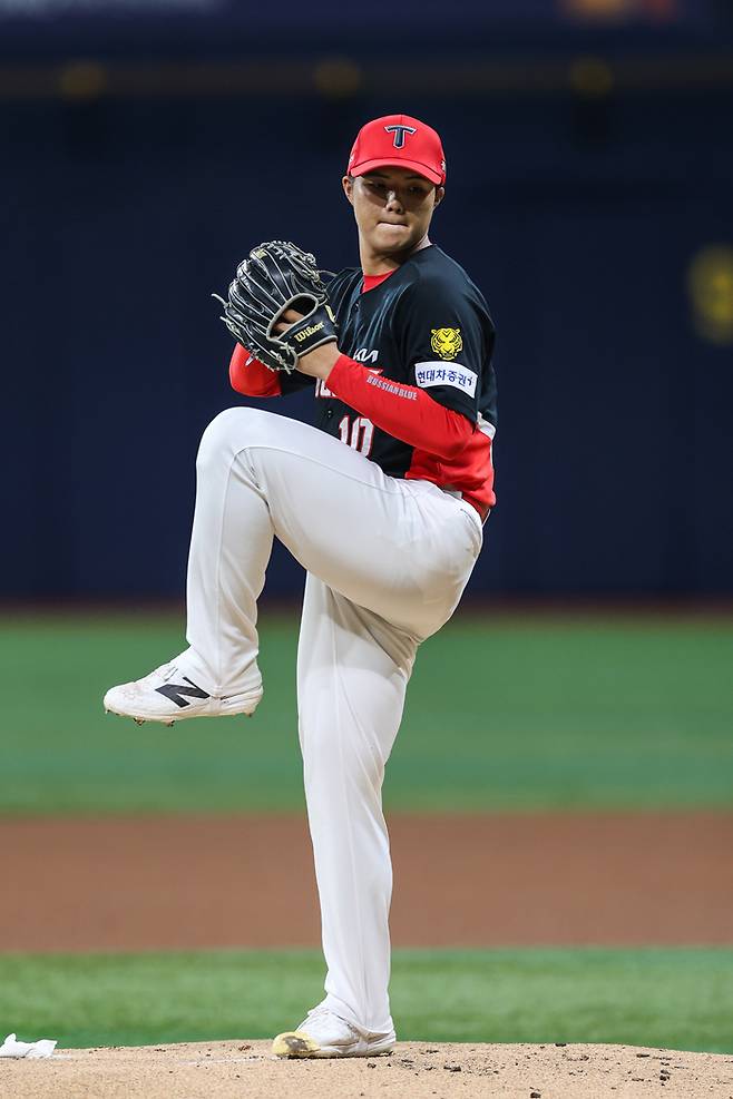 KIA 김태형이 26일 고척스카이돔에서 열린 2026 KBO리그 정규시즌 키움전에 선발 등판해 힘차게 공을 던지고 있다. 사진 | KIA 타이거즈