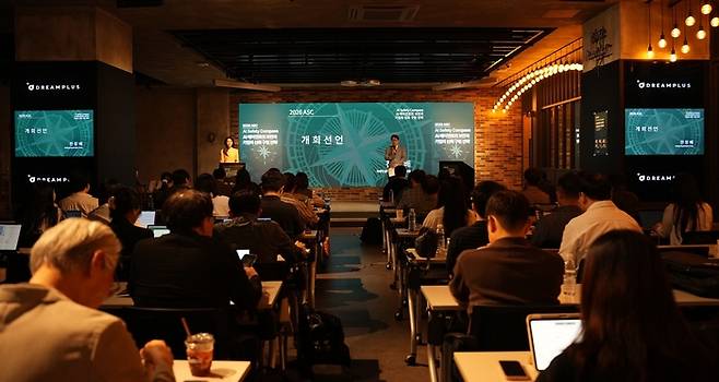 국제인공지능윤리협회(IAAE)가 26일 서울 강남구 드림플러스에서 'AI 에이전트의 보안과 기업의 신뢰 구현 전략'을 주제로 '2026 ASC(AI Safery Compass) 컨퍼런스'를 개최했다. (팀쿠키 제공)