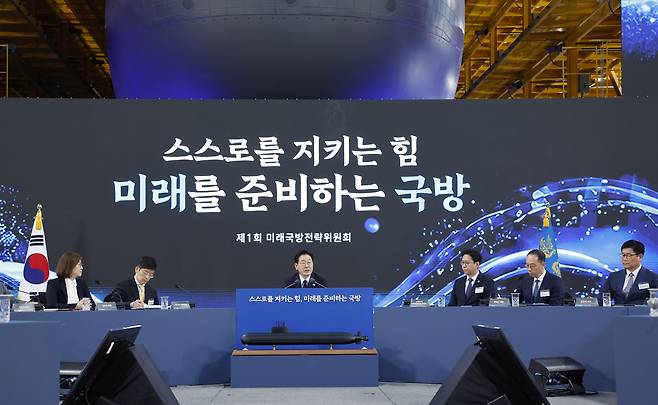 이재명 대통령이 26일 오후 경남 창원시 진해구에서 열린 ‘제1회 미래전략국방회의’에서 발언하고 있다. 청와대사진기자단