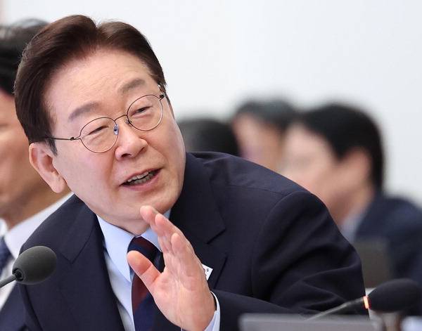 이재명 대통령이 26일 청와대에서 열린 국무회의 겸 비상경제점검회의에서 발언하고 있다. 청와대통신사진기자단