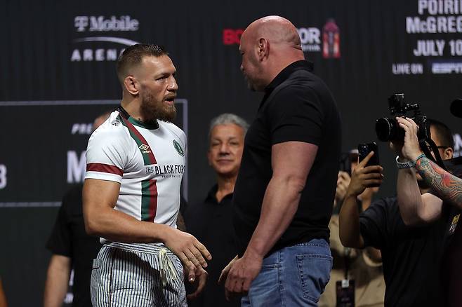코너 맥그리거(왼쪽)와 UFC 데이나 화이트 대표 [게티이미지]