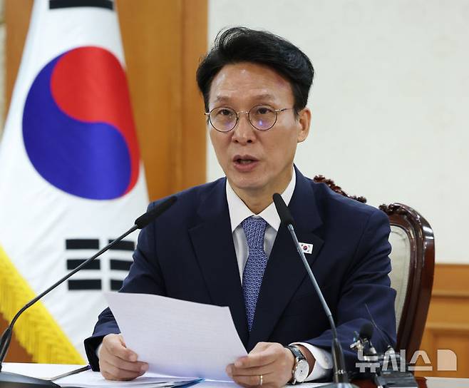 [서울=뉴시스] 조수정 기자 = 김민석 국무총리가 20일 오전 서울 종로구 정부서울청사에서 공명선거 관계장관회의를 주재하고 있다. 2026.05.20. chocrystal@newsis.com