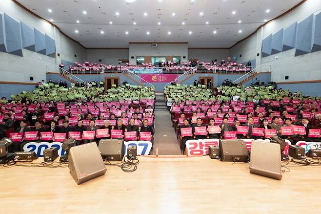 강릉시는 지난 1월 시청에서 2026~2027 강릉 방문의 해 선포식을 개최하고 본격적인 관광 인프라 확충에 돌입했다. 강릉시 제공