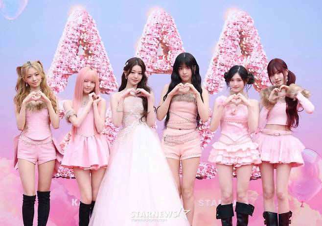 걸그룹 아이브가 6일 가오슝 내셔널 스타디움에서 진행된 스타뉴스 주최 '10주년 아시아 아티스트 어워즈 2025(10th Anniversary Asia Artist Awards 2025, '10주년 AAA 2025') 레드카펫 행사에 참석해 포즈를 취하고 있다. /2025.12.06 /사진=이동훈 photoguy@
