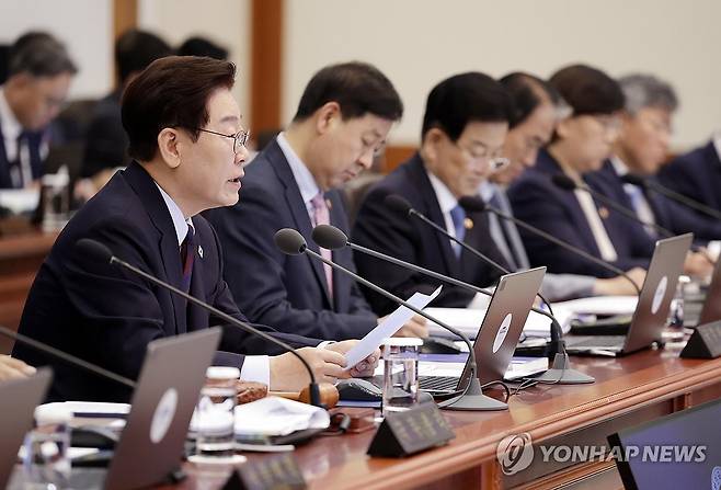 이재명 대통령, 국무회의 발언 (서울=연합뉴스) 한상균 기자 = 이재명 대통령이 26일 청와대에서 열린 국무회의 겸 비상경제점검회의에서 발언하고 있다. 2026.5.26 [청와대통신사진기자단] xyz@yna.co.kr