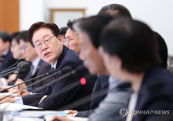 이재명 대통령, 국무회의 발언 (서울=연합뉴스) 한상균 기자 = 이재명 대통령이 26일 청와대에서 열린 국무회의 겸 비상경제점검회의에서 발언하고 있다. 2026.5.26 [청와대통신사진기자단] xyz@yna.co.kr
