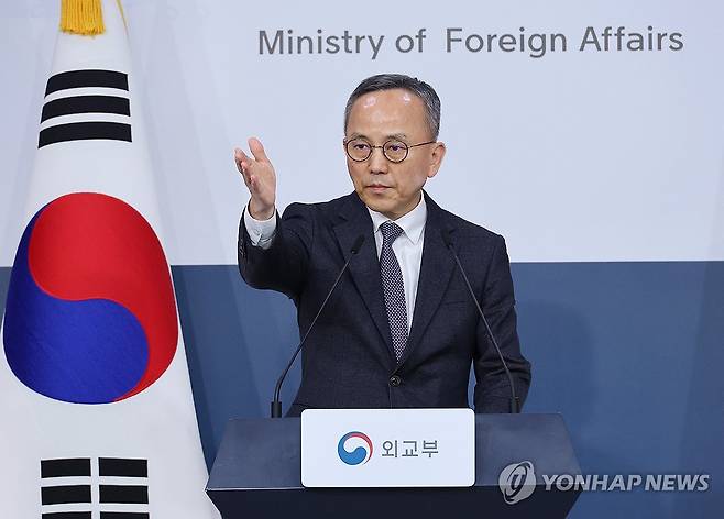 질문 받는 박일 외교부 대변인 (서울=연합뉴스) 안정원 기자 = 박일 외교부 대변인이 26일 오후 서울 종로구 정부서울청사 별관 외교부에서 정례 브리핑에서 질문 받고 있다. 2026.5.26 jeong@yna.co.kr