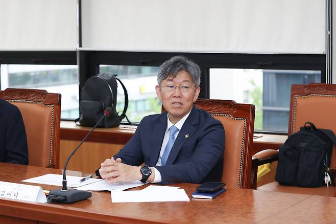 김이탁 국토부 제1차관은 27일 서울 영등포구 대한주택건설협회 회의실에서 도시형 생활주택·오피스텔 사업자 등 민간업계와 정책 간담회를 개최했다.(사진제공=국토교통부)