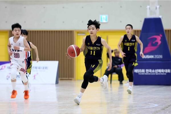 지난 23일부터 26일까지 서울 선수단은 부산광역시 일원에서 열린 제55회 전국소년체육대회에서 금메달 87개, 은메달 63개, 동메달 77개 등 총 227개의 메달을 획득했다.(남자 12세 이하부 농구 종목에 참가한 서울 연가초등학교 금메달 우승). /사진=서울시체육회