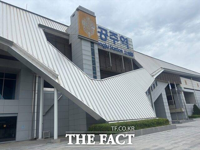 26일 충남 공주시 이인면 공주역 일대가 한산한 모습을 보이고 있다. 주민들 사이에서는 시내와 떨어진 입지와 낮은 이용률 등을 둘러싼 불만의 목소리도 나왔다. /김시형 기자