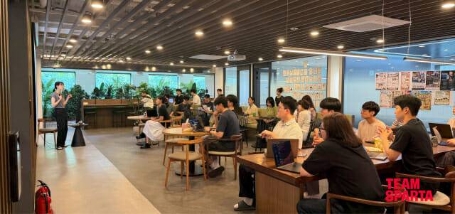팀스파르타 임직원들이 전사 AX 해커톤에 참여하고 있다.