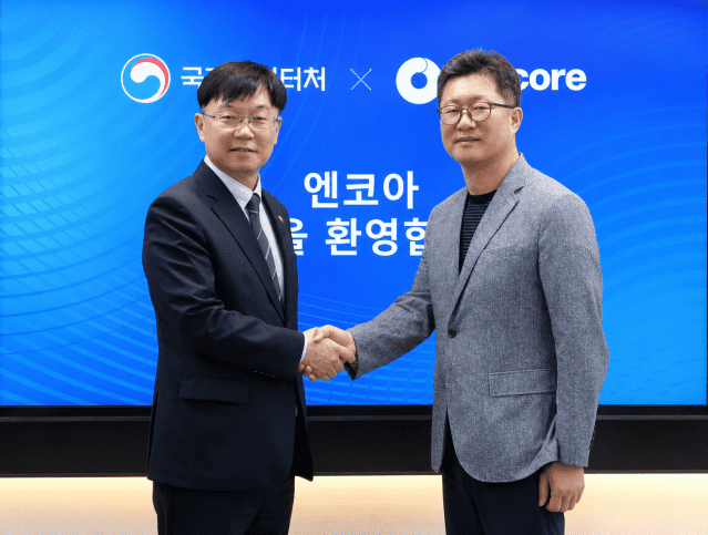 안형준 국가데이터처 처장(왼쪽), 김주민 엔코아 대표(이미지=엔코아)