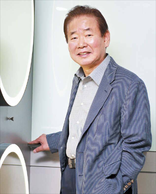 정인환 새턴바스 대표는 “시니어들에게 욕실은 집 안에서 가장 위험하면서도 삶의 질을 결정하는 중요한 공간”이라고 했다. /새턴바스