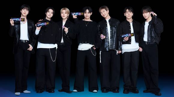 방탄소년단과 세계 1위 쿠키 브랜드 오레오가 손잡고 '오레오 & 방탄소년단 한정판 쿠키'를 선보인다. [사진=동서식품]