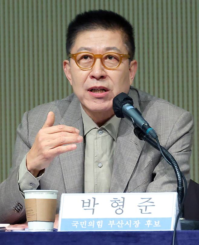국민의힘 박형준 부산시장 후보가 지난 26일 오전 부산 해운대구 동서대학교 센텀캠퍼스에서 열린 관훈클럽·부산일보 주최 관훈토론회에서 발언하고 있다. [사진 출처 = 연합뉴스]