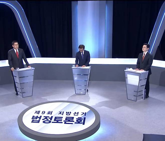 26일 밤부터 부산 수영구 KBS부산방송총국에서 열린 부산시장 후보자 3자 토론회  [KBS부산 방송 캡처]