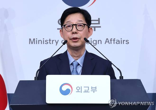 박윤주 외교1차관, 나무호 피격 조사결과 브리핑 (서울=연합뉴스) 안정원 기자 = 박윤주 외교부 1차관이 27일 오후 서울 종로구 정부서울청사 별관 외교부에서 호르무즈 해협에서 피격된 한국 선박 HMM 나무호 조사결과 브리핑을 하고 있다. 2026.5.27 jeong@yna.co.kr