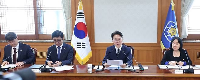 김민석 국무총리가 28일 오후 서울 종로구 정부서울청사에서 데이터 관계장관회의를 주재하고 있다.(연합뉴스)