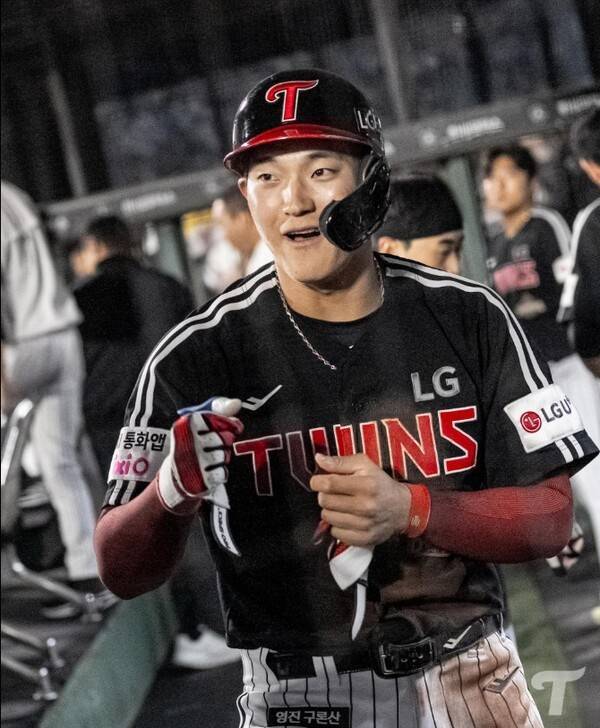 27일 LG가 부산 사직구장에서 열린 2026 신한 SOL KBO리그 롯데 자이언츠와의 원정경기에서 8-6 역전승을 거뒀다.(LG 문정빈 / 1타수 1안타, 2타점, 1득점, 7회초 대타 출전, 역전 결승 3루타). /사진=LG 트윈스