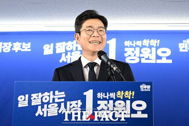 정원오 더불어민주당 서울시장 후보가 28일 오전 서울 중구 선거사무실에서 기자간담회를 열고 발언하고 있다. /서예원 기자