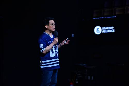 임정욱 스타트업얼라이언스 공동대표가 28일 부산 이스포츠 경기장에서 열린 '2026 스타트업 생태계 컨퍼런스'에서 국내 스타트업 생태계 현황을 설명하고 있다.