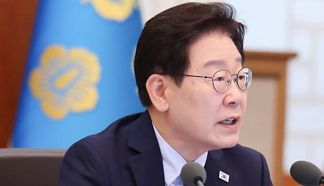 이재명 대통령이 28일 청와대에서 열린 수석보좌관회의에서 발언하고 있다. 뉴스1
