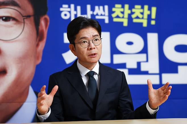정원오 더불어민주당 서울시장 후보가 27일 서울 중구 태평빌딩 선거 캠프에서 중앙일보와 인터뷰 하고 있다. 김종호 기자