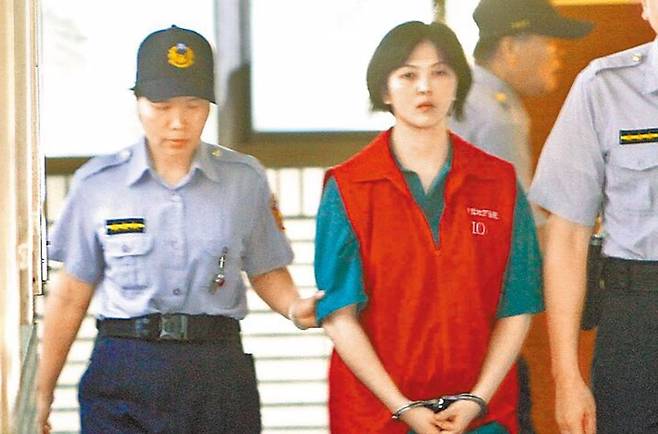 친족 살해 혐의로 사형 선고를 받은 린위루. 현재 타이완에서 형이 집행되지 않은 유일한 여성 사형수다. 글항아리 제공