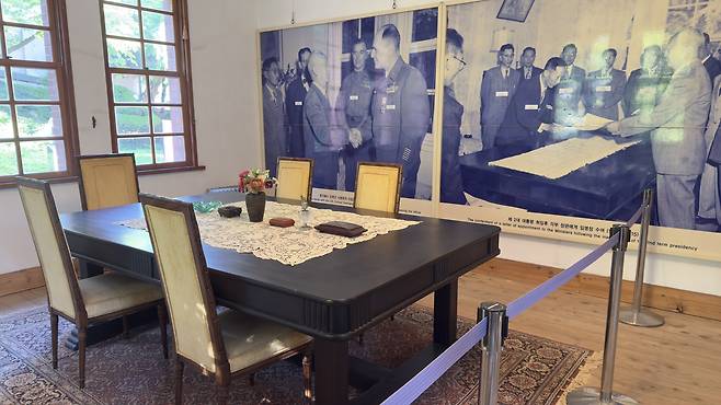The living room of the temporary presidential residence [WOO JI-WON]