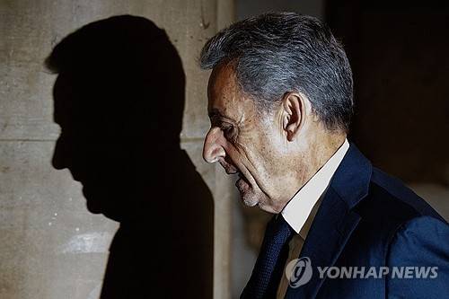 27일 파리 고등법원에 출석한 니콜라 사르코지 전 프랑스 대통령 [AFP=연합뉴스 제공]