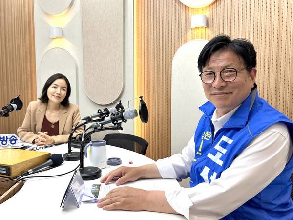 도성훈 인천시교육감 후보(오른쪽)와 박주언 앵커. 2026.5.29 [경인방송 시사뉴스팀]