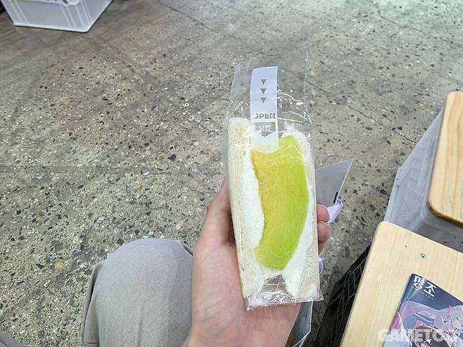 샌드위치도 사먹었는데, 맛은 그저 그랬다 (사진= 서동규 기자)