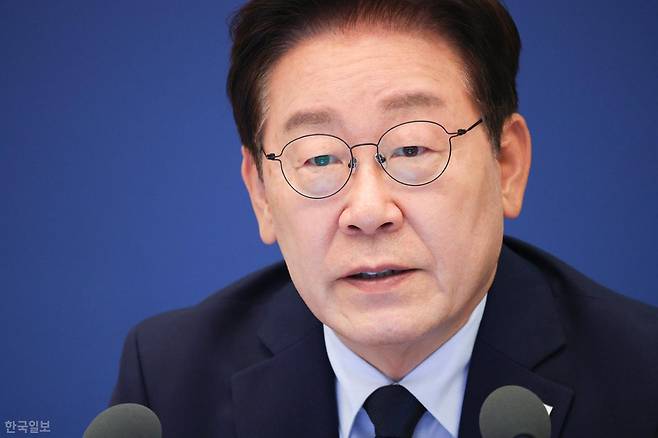 이재명 대통령이 28일 청와대에서 열린 수석보좌관회의에서 발언하고 있다. 왕태석 선임기자