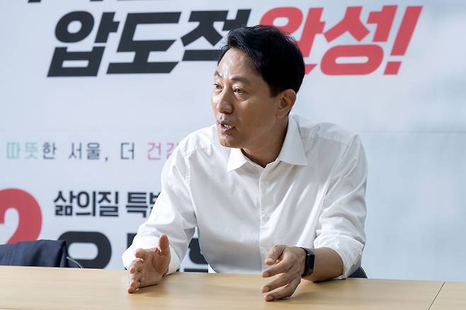 오세훈 국민의힘 서울시장 후보가 28일 오전 서울 종로구 캠프사무실에서 중앙일보와 인터뷰를 하고 있다. 장진영 기자