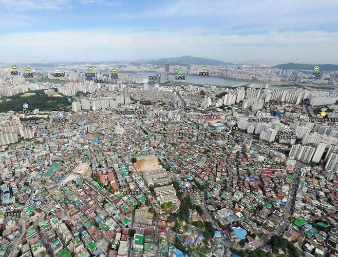 하늘에서 본 상도동 일대 모습. 멀리 여의도와 노량진뉴타운의 모습이 보인다. [네이버 지도]