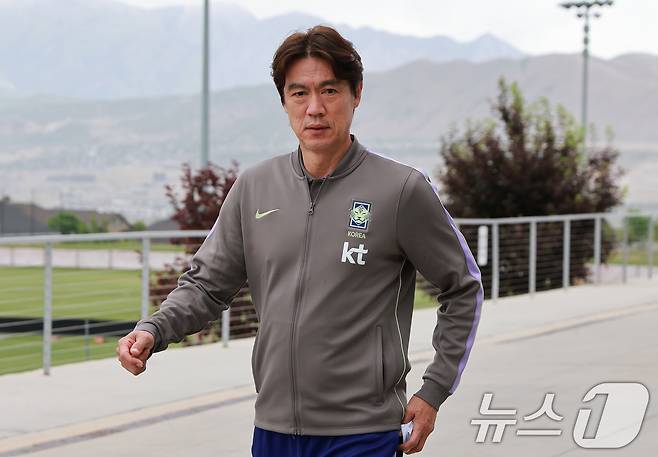 홍명보 대한민국 축구대표팀 감독이 29일(현지시간) 미국 유타주 헤리먼에 위치한 자이언스뱅크 트레이닝센터에서 인터뷰에 나서고 있다. 2026.5.30 ⓒ 뉴스1 임세영 기자