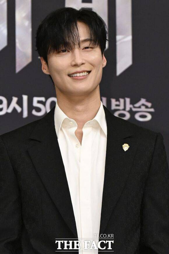 배우 허남준이 SBS 수목드라마 '멋진 신세계'를 만나 로맨틱 코미디 남자 주인공으로 변신했다. 사진은 지난 7일 개최된 '멋진 신세계' 제작발표회에 참석한 모습. /송호영 기자