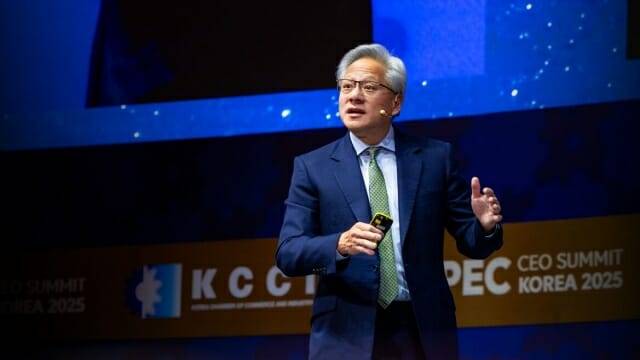 APEC CEO 서밋 2025에서 발언하는 젠슨 황 엔비디아 CEO. (사진=엔비디아)