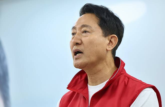 오세훈 국민의힘 서울시장 후보가 29일 서울 종로구에 마련된 자신의 선거사무소에서 현안 관련 기자회견을 하고 있다. /뉴스1