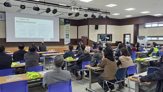 26년 3월, 진안군이 운용하는 ‘용담호 광역상수원 지킴이들’이 관련 교육을 받는 장면. /진안군 제공