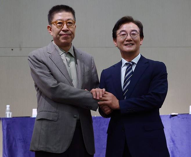 관훈토론회 참석한 전재수 더불어민주당 부산시장 후보·박형준 국민의힘 부산시장 후보 (사진=연합뉴스)
