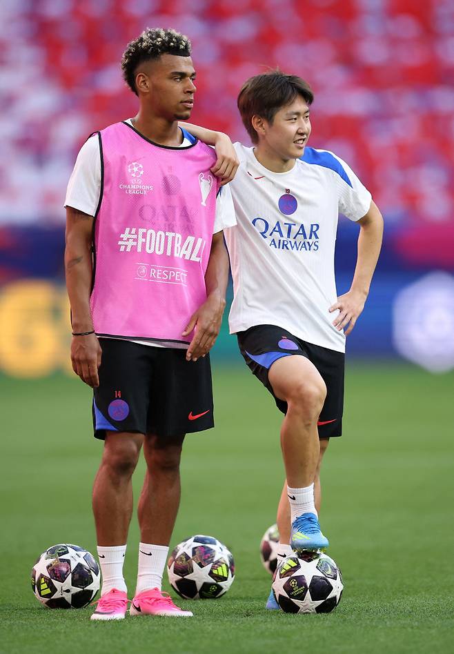 Soccer Football - UEFA Champions League - Final - Paris St Germain Training - Puskas Arena, Budapest, Hungary - May 29, 2026 Paris St Germain's Desire Doue and Lee Kang-in during training REUTERS/Andrew Boyers







<저작권자(c) 연합뉴스, 무단 전재-재배포, AI 학습 및 활용 금지>