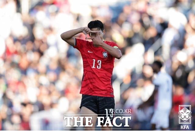 한국대표팀의 '캡틴' 손흥민이 31일 트리니다드토바고와 미국 평가전에서 전반 멀티골을 터뜨린 뒤 특유의 '찰칵 세리머니'를 하고 있다./솔트레이크시티=KFA