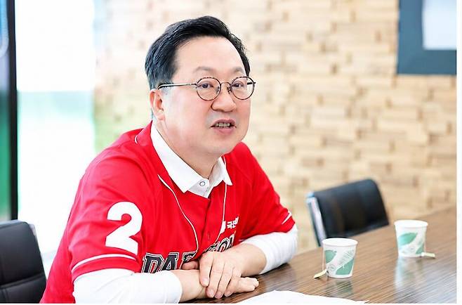 이장우 대전시장 후보가 대전 서구 선거사무소에서 좌담을 하고 있다. /이장우 캠프 제공