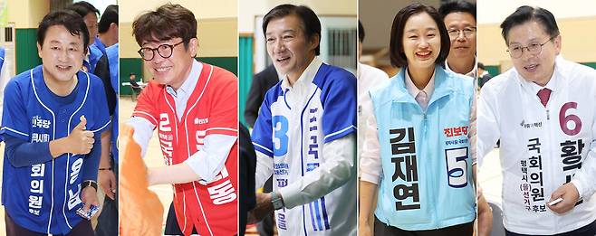 경기 평택을 국회의원 재선거에 출마한 후보들이 31일 경기도 평택시 팽성읍 한 초등학교 총동문회 운동회에서 참석자들에게 인사하고 있다. 연합뉴스
