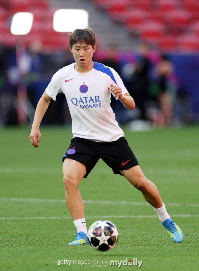 PSG의 이강인이 아스날과의 2025-26시즌 UEFA 챔피언스리그 결승전을 앞두고 헝가리 부다페스트 푸스카스아레나에서 열린 팀 훈련에 참가했다./게티이미지코리아