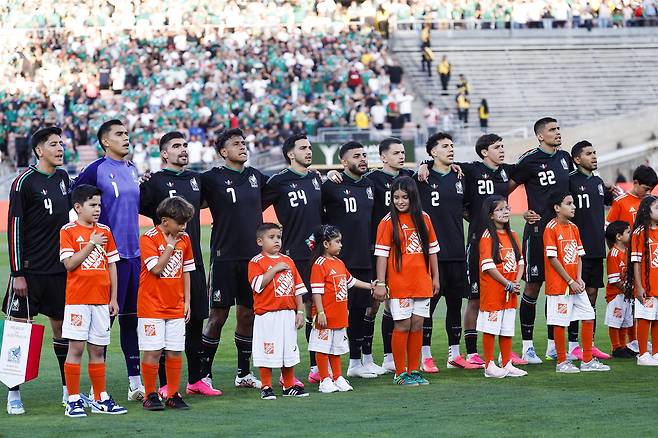 31일 미국 캘리포니아주 패서디나의 로즈볼에서 열린 호주와 평가전에 출전한 멕시코 축구대표팀. EPA연합뉴스