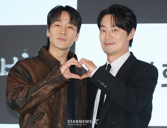 배우 박해수, 이희준이 13일 오후 서울 구로구 더세인트에서 진행된 ENA 월화드라마 ‘허수아비’ 제작발표회에 참석해 포즈를 취하고 있다. /2026.04.13 /사진=이동훈 photoguy@