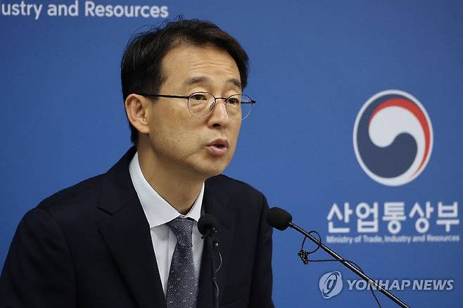 강감찬 산업통상부 무역투자실장이 1일 세종시 정부세종청사에서 '5월 수출입 동향'을 발표하고 있다.  (사진=연합뉴스 제공)